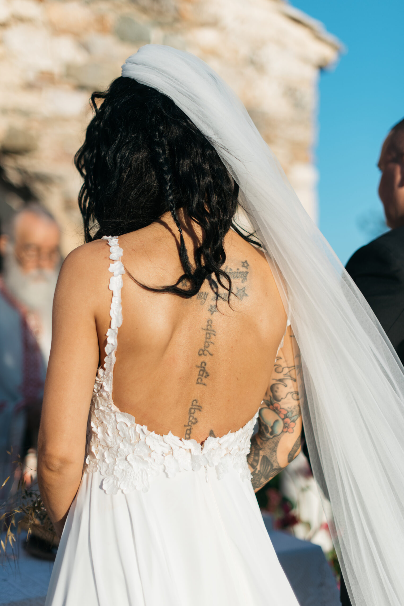 Island Athens riviera wedding in greece bougainvillea design γάμος στην Αθηναϊκή ριβιέρα με θέμα τη βουκαμβίλια διακόσμηση bride wedding dress